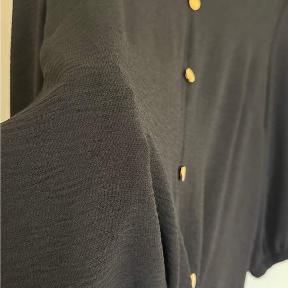 NWOT Olivia & Martin Black V-Neck Top with gold buttons - Picture 7 of 9